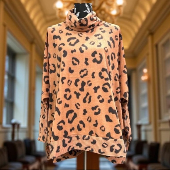 Simply Southern Animals print turtleneck/ cowl neck one size fits most NWT - Picture 13 of 13